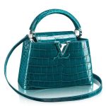 Contrefaçon Louis Vuitton LV Capucines Mini Crocodile Bag N93906 BLV811. Ce précieux sac Capucines Mini est réalisé en cuir gaufré au crocodile.