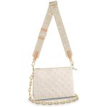 Contrefaçon Louis Vuitton faux LV Coussin PM Bag Monogram Lambskin M57793 BLV723. L'une des stars du défilé printemps-été 2021