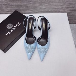 Versace's latest â‌¤ series of sandals are brightly colored and suitable for matching with many clothing. The original shoe is last-shaped ًں†— The overall line is smooth and the fasteners and leather are consistent in color. The upper/sole + Medusa avatar are more unique ًںŒ¹Heel height: 7cm size: 34-42