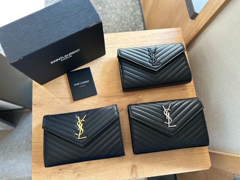 Folding box Yves Saint Laurent’s latest saddle bag Voltaire