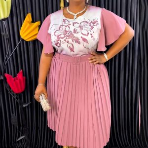 This African Women's Printed Mother Of The Bride Dress Plus Size Pleated Dress With Belt Made Of Soft And Elastic Fabric. Global Lover Wholesale Plus Size Dresses And Hope Curvy Ladies Find Here a Warm And Exciting Place To Shop Affordable Curvy Dresses Online - Plus Size Casual