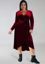 This Autumn And Winter Plus Size Women's Solid Color Velvet v-Neck Slit Long Dress Made Of Soft And Elastic Fabric. Global Lover Wholesale Plus Size Dresses And Hope Curvy Ladies Find Here a Warm And Exciting Place To Shop Affordable Curvy Dresses Online - Plus Size Casual