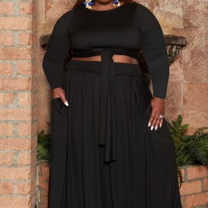 This Autumn And Winter Solid Color Plus Size Women 's Fashion Casual Two Piece Skirt Set Design And Made Of Comfortable And Elastic Fabric. Wholesale Plus Size Two Piece Sets Is a Must-Have Item For Curvy Ladies. Two Piece Sets Can Either Be Worn Together Or Individually