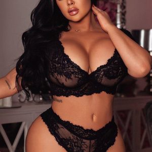 Diese schwarze Spitze See-Through-Träger BH Tanga Sexy Dessous Set aus strapazierfähigem und elastischem Material. Women's Plus Size Großhandel Dessous bei Global Lover Pay mehr Aufmerksamkeit auf die Neuheit und Einzigartigkeit der Stile. Wir bieten riesige Auswahl an Sexy Plus Size Dessous Xl