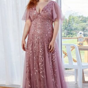 Questo abito da sera Plus Size Sequin Ball Gown Ruffle Sleeve Mermaid Swing Maxi Dress realizzato in tessuto morbido ed elastico. Global Lover Wholesale Plus Size Dresses And Hope Curvy Ladies Find Here a Warm And Exciting Place To Shop Affordable Curvy Dresses Online - Plus Size Casual