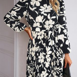 This Fall/Winter Holidays Casual Long Sleeve Round Neck Pleated Printed Dress Design Made Of High Quality Polyster And Spandex Material. It Is Stretchy