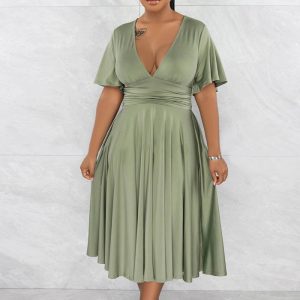 This Fashion Solid Color v-Neck Short Sleeve Slim Waist Pleated Dress Design Made Of High Quality Polyster And Spandex Material. It Is Stretchy