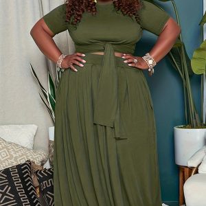 This Green Short Sleeve Top Midi Skirt Plus Size Fashion Casual Two Piece Set Made Of Soft And Elastic Fabric. Global Lover Wholesale Plus Size Dresses And Hope Curvy Ladies Find Here a Warm And Exciting Place To Shop Affordable Curvy Dresses Online - Plus Size Casual