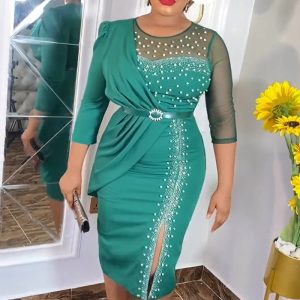 This Plus Size African Women Lace Patchwork Dress Made Of Soft And Elastic Fabric. Global Lover Wholesale Plus Size Dresses And Hope Curvy Ladies Find Here a Warm And Exciting Place To Shop Affordable Curvy Dresses Online - Plus Size Casual