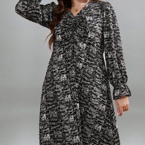 This Plus Size Ladies Fall New Long Sleeve Dress Made Of Soft And Elastic Fabric. Global Lover Wholesale Plus Size Dresses And Hope Curvy Ladies Find Here a Warm And Exciting Place To Shop Affordable Curvy Dresses Online - Plus Size Casual