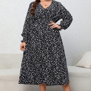 This Plus Size Women Autumn v-Neck Printed Dress Made Of Soft And Elastic Fabric. Global Lover Wholesale Plus Size Dresses And Hope Curvy Ladies Find Here a Warm And Exciting Place To Shop Affordable Curvy Dresses Online - Plus Size Casual