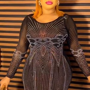 This Plus Size Women Beaded Party Evening Dress Two-Piece Set Made Of Soft And Elastic Fabric. Global Lover Wholesale Plus Size Dresses And Hope Curvy Ladies Find Here a Warm And Exciting Place To Shop Affordable Curvy Dresses Online - Plus Size Casual