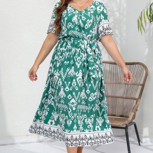 This Plus Size Women Elegant v-Neck Dress Made Of Soft And Elastic Fabric. Global Lover Wholesale Plus Size Dresses And Hope Curvy Ladies Find Here a Warm And Exciting Place To Shop Affordable Curvy Dresses Online - Plus Size Casual