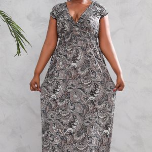 This Plus Size Women Holidays Beach Short Sleeve Maxi Dress Made Of Soft And Elastic Fabric. Global Lover Wholesale Plus Size Dresses And Hope Curvy Ladies Find Here a Warm And Exciting Place To Shop Affordable Curvy Dresses Online - Plus Size Casual