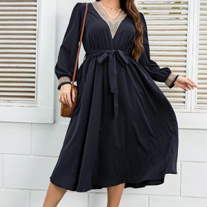 This Plus Size Women Paneled Web Long Sleeve Loose Dress Made Of Soft And Elastic Fabric. Global Lover Wholesale Plus Size Dresses And Hope Curvy Ladies Find Here a Warm And Exciting Place To Shop Affordable Curvy Dresses Online - Plus Size Casual