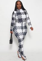 This Plus Size Women Printed Long Sleeve Casual Bell Bottom Slit Jumpsuit Design Made Of High Quality Polyster And Spandex Material. It Is Stretchy