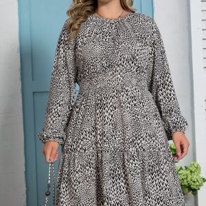 This Plus Size Women Printed Long Sleeve Maxi Dress Made Of Soft And Elastic Fabric. Global Lover Wholesale Plus Size Dresses And Hope Curvy Ladies Find Here a Warm And Exciting Place To Shop Affordable Curvy Dresses Online - Plus Size Casual