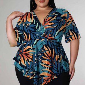 This Plus Size Women Printed t-Shirt And Shorts Two-Piece Set Design And Made Of Comfortable And Elastic Fabric. Wholesale Plus Size Two Piece Sets Is a Must-Have Item For Curvy Ladies. Two Piece Sets Can Either Be Worn Together Or Individually