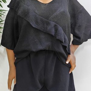 Este Plus Size Mujeres Cuarto de manga superior con volantes suéter flojo hecho de tela cómoda y elástica. Es al por mayor sexy Plus Size Tops para las mujeres. Con el aumento gradual de la conciencia feminista