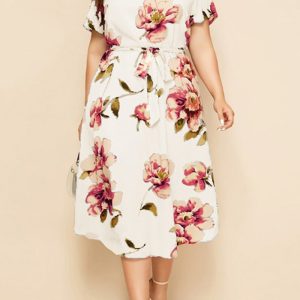 This Plus Size Women Round Neck Short Sleeve Printed Chiffon Dress Made Of Soft And Elastic Fabric. Global Lover Wholesale Plus Size Dresses And Hope Curvy Ladies Find Here a Warm And Exciting Place To Shop Affordable Curvy Dresses Online - Plus Size Casual