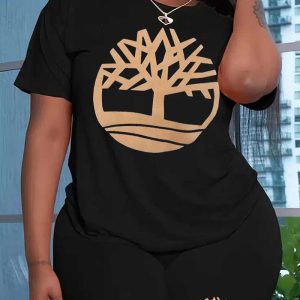 Questo Plus Size donne collo rotondo manica corta stampato t-Shirt e pantaloncini due pezzi di design e fatto di tessuto confortevole ed elastico. All'ingrosso Plus Size due pezzi set è un must-have articolo per le donne curvy. I set di due pezzi possono essere indossati insieme o singolarmente.