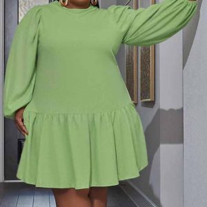 This Plus Size Women Ruffle Backless Dress Made Of Soft And Elastic Fabric. Global Lover Wholesale Plus Size Dresses And Hope Curvy Ladies Find Here a Warm And Exciting Place To Shop Affordable Curvy Dresses Online - Plus Size Casual