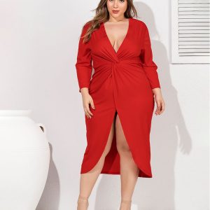 This Plus Size Women Sexy v-Neck Pleated Slim Dress Made Of Soft And Elastic Fabric. Global Lover Wholesale Plus Size Dresses And Hope Curvy Ladies Find Here a Warm And Exciting Place To Shop Affordable Curvy Dresses Online - Plus Size Casual