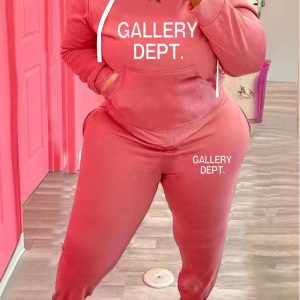 This Plus Size Women Sports Hoodies And Pant Two Piece Set Design And Made Of Comfortable And Elastic Fabric. Wholesale Plus Size Two Piece Sets Is a Must-Have Item For Curvy Ladies. Two Piece Sets Can Either Be Worn Together Or Individually