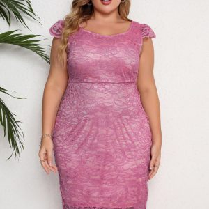 This Plus Size Women Spring Summer Lace Sleeveless Gown Dress Made Of Soft And Elastic Fabric. Global Lover Wholesale Plus Size Dresses And Hope Curvy Ladies Find Here a Warm And Exciting Place To Shop Affordable Curvy Dresses Online - Plus Size Casual