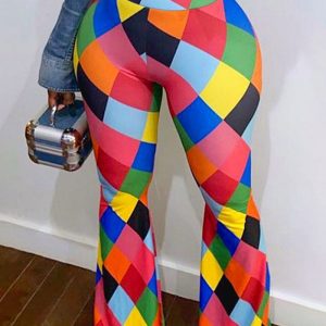 Diese Plus Size Frauen Square Print Bell Bottom Pants Design aus strapazierfähigem und dehnbarem Material. Es ist ein Must-Have Element für Ihren Kleiderschrank. Global Lover bieten eine reiche Auswahl an Großhandel Plus Size Bottoms. Sie werden eine breite Palette Stoff finden