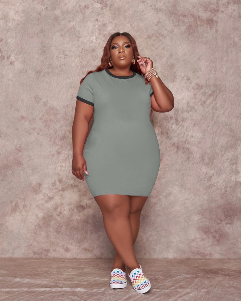 Questo Plus Size donne estate Casual Solid abito a maniche corte fatto di tessuto morbido ed elastico. Global Lover Wholesale Plus Size Dresses And Hope Curvy Ladies Find Here a Warm And Exciting Place To Shop Affordable Curvy Dresses Online - Plus Size Casual