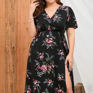 This Plus Size Women Summer Short Sleeve Slit Dress Made Of Soft And Elastic Fabric. Global Lover Wholesale Plus Size Dresses And Hope Curvy Ladies Find Here a Warm And Exciting Place To Shop Affordable Curvy Dresses Online - Plus Size Casual