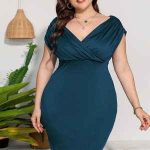 This Plus Size Women v-Neck Solid Short Sleeve Dress Made Of Soft And Elastic Fabric. Global Lover Wholesale Plus Size Dresses And Hope Curvy Ladies Find Here a Warm And Exciting Place To Shop Affordable Curvy Dresses Online - Plus Size Casual