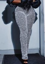 This Plus Size Womenknitting Stripe High Waist Trousers Design Made Of Durable And Stretchy Material. It Is a Must-Have Item For Your Closet. Global Lover Offer a Rich Selection Of Wholesale Plus Size Bottoms. You Will Find Wide Range Fabric