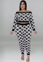 This Plus Size Women's Print Off Shoulder Top And Pants Two Piece Set Design And Made Of Comfortable And Elastic Fabric. Wholesale Plus Size Two Piece Sets Is a Must-Have Item For Curvy Ladies. Two Piece Sets Can Either Be Worn Together Or Individually