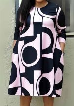 This Plus Size Women's Autumn And Winter Digital Print Round Neck Half-Sleeve Loose Dress Made Of Soft And Elastic Fabric. Global Lover Wholesale Plus Size Dresses And Hope Curvy Ladies Find Here a Warm And Exciting Place To Shop Affordable Curvy Dresses Online - Plus Size Casual