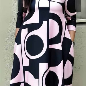 This Plus Size Women's Autumn And Winter Digital Print Round Neck Half-Sleeve Loose Dress Made Of Soft And Elastic Fabric. Global Lover Wholesale Plus Size Dresses And Hope Curvy Ladies Find Here a Warm And Exciting Place To Shop Affordable Curvy Dresses Online - Plus Size Casual