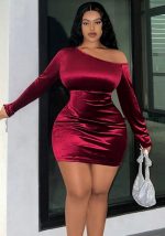 This Plus Size Women's Autumn And Winter Sexy Off-Shoulder Chic Velvet Bodycon Dress Made Of Soft And Elastic Fabric. Global Lover Wholesale Plus Size Dresses And Hope Curvy Ladies Find Here a Warm And Exciting Place To Shop Affordable Curvy Dresses Online - Plus Size Casual