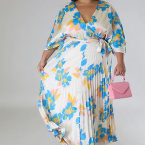 This Plus Size Women's Autumn And Winter Sweet Style Loose Pleated Long Dress Made Of Soft And Elastic Fabric. Global Lover Wholesale Plus Size Dresses And Hope Curvy Ladies Find Here a Warm And Exciting Place To Shop Affordable Curvy Dresses Online - Plus Size Casual