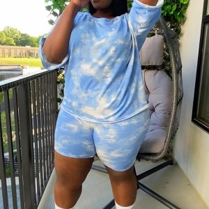 This Plus Size Women's Casual Tie Dye Printed Two Piece Shorts Set For Women Design And Made Of Comfortable And Elastic Fabric. Wholesale Plus Size Two Piece Sets Is a Must-Have Item For Curvy Ladies. Two Piece Sets Can Either Be Worn Together Or Individually