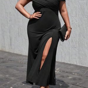 This Plus Size Women's Evening Gown Slit High Waist Slim Fit Elegant Sexy Long Dress Made Of Soft And Elastic Fabric. Global Lover Wholesale Plus Size Dresses And Hope Curvy Ladies Find Here a Warm And Exciting Place To Shop Affordable Curvy Dresses Online - Plus Size Casual