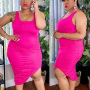 This Plus Size Women's Fall Solid Color Pleated Tight Fitting Dress Made Of Soft And Elastic Fabric. Global Lover Wholesale Plus Size Dresses And Hope Curvy Ladies Find Here a Warm And Exciting Place To Shop Affordable Curvy Dresses Online - Plus Size Casual