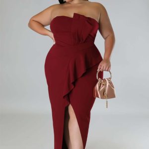 This Plus Size Women's Fashion Chic Solid Color Irregular Pleated Sleeveless Dress Made Of Soft And Elastic Fabric. Global Lover Wholesale Plus Size Dresses And Hope Curvy Ladies Find Here a Warm And Exciting Place To Shop Affordable Curvy Dresses Online - Plus Size Casual