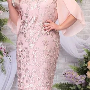 This Plus Size Women's Plain Lace Embroidered Chiffon Patchwork Women's Chic Bodycon Dress Made Of Soft And Elastic Fabric. Global Lover Wholesale Plus Size Dresses And Hope Curvy Ladies Find Here a Warm And Exciting Place To Shop Affordable Curvy Dresses Online - Plus Size Casual