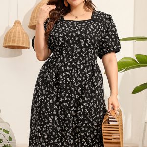 This Plus Size Women's Printed Short Sleeve Square Neck Slim Fit Dress Made Of Soft And Elastic Fabric. Global Lover Wholesale Plus Size Dresses And Hope Curvy Ladies Find Here a Warm And Exciting Place To Shop Affordable Curvy Dresses Online - Plus Size Casual