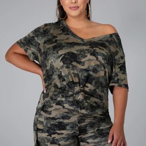 This Plus Size Women's Summer Print Loose Slit Plus Size Casual Two Piece Shorts Set Design And Made Of Comfortable And Elastic Fabric. Wholesale Plus Size Two Piece Sets Is a Must-Have Item For Curvy Ladies. Two Piece Sets Can Either Be Worn Together Or Individually