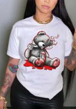 Este Plus Tamaño de la Mujer Top Cartoon Bear Print camiseta hecha de tela cómoda y elástica. Es al por mayor sexy Plus Size Tops para las mujeres. Con el aumento gradual de la conciencia feminista