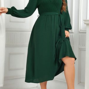 This Plus Size Women v-Neck Green Lace Up Long-Sleeved Dress Made Of Soft And Elastic Fabric. Global Lover Wholesale Plus Size Dresses And Hope Curvy Ladies Find Here a Warm And Exciting Place To Shop Affordable Curvy Dresses Online - Plus Size Casual