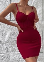 Questo sexy patchwork cinghie See-Through ferretto a spina di pesce Bodycon Dress Design fatto di alta qualità Polyster e materiale Spandex. E 'venuto con buon tratto e indossare confortevole e la libertà di sentire. Il vestito stretto e aderente è l'opzione più popolare dalle ragazze del partito. Acquista Abiti Bodycon da Global Lover e trova incredibili paillettes di design.