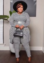 This Sexy Plus Size Women's Printed Loose Round Neck Long Sleeve Pocket Two-Piece Pants Set Design And Made Of Comfortable And Elastic Fabric. Wholesale Plus Size Two Piece Sets Is a Must-Have Item For Curvy Ladies. Two Piece Sets Can Either Be Worn Together Or Individually